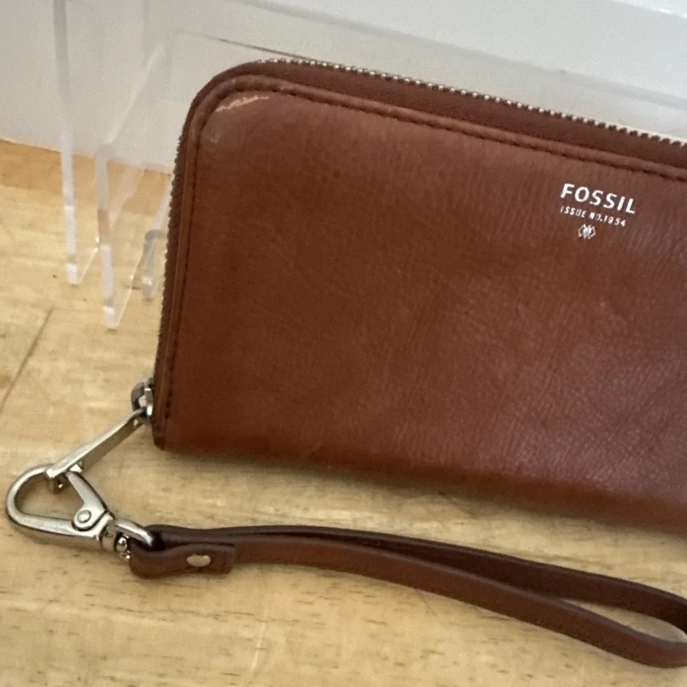 Fossil Zip Around Brown Leather Wallet